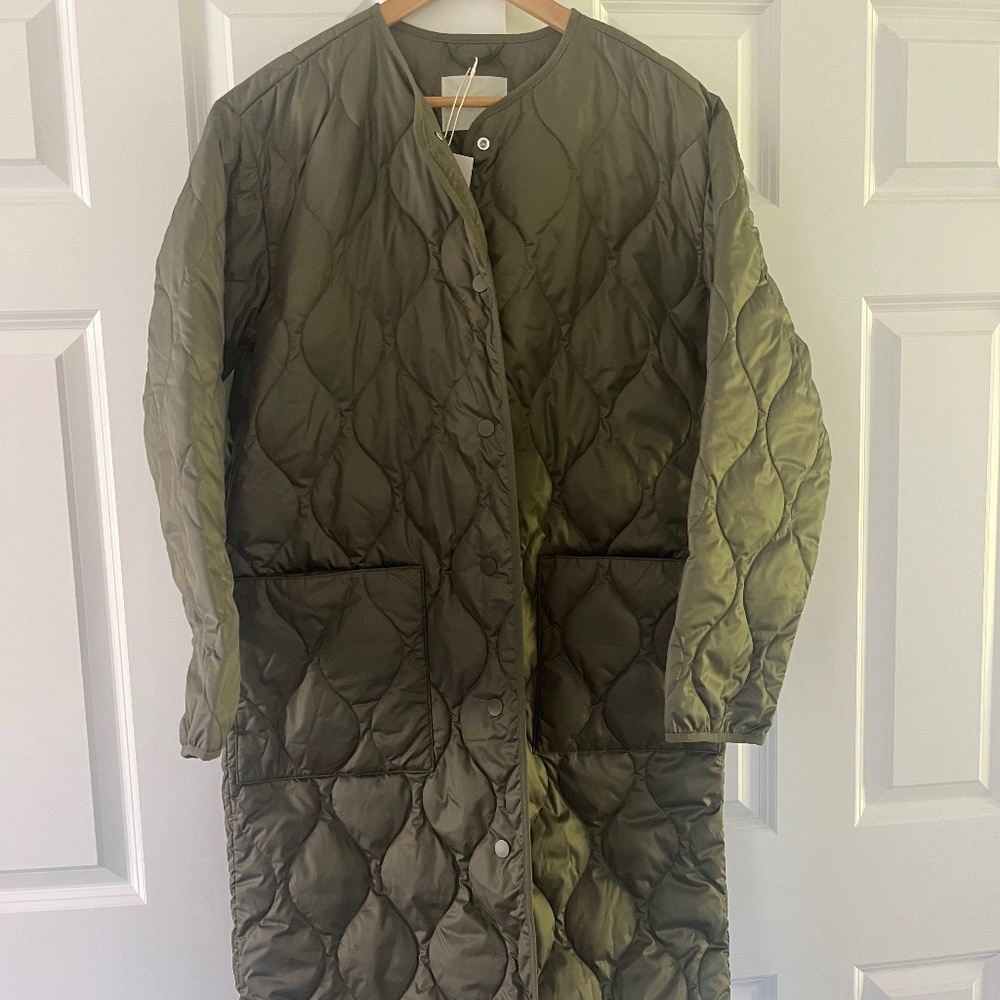 Everlane Long Quilted Liner, NWT